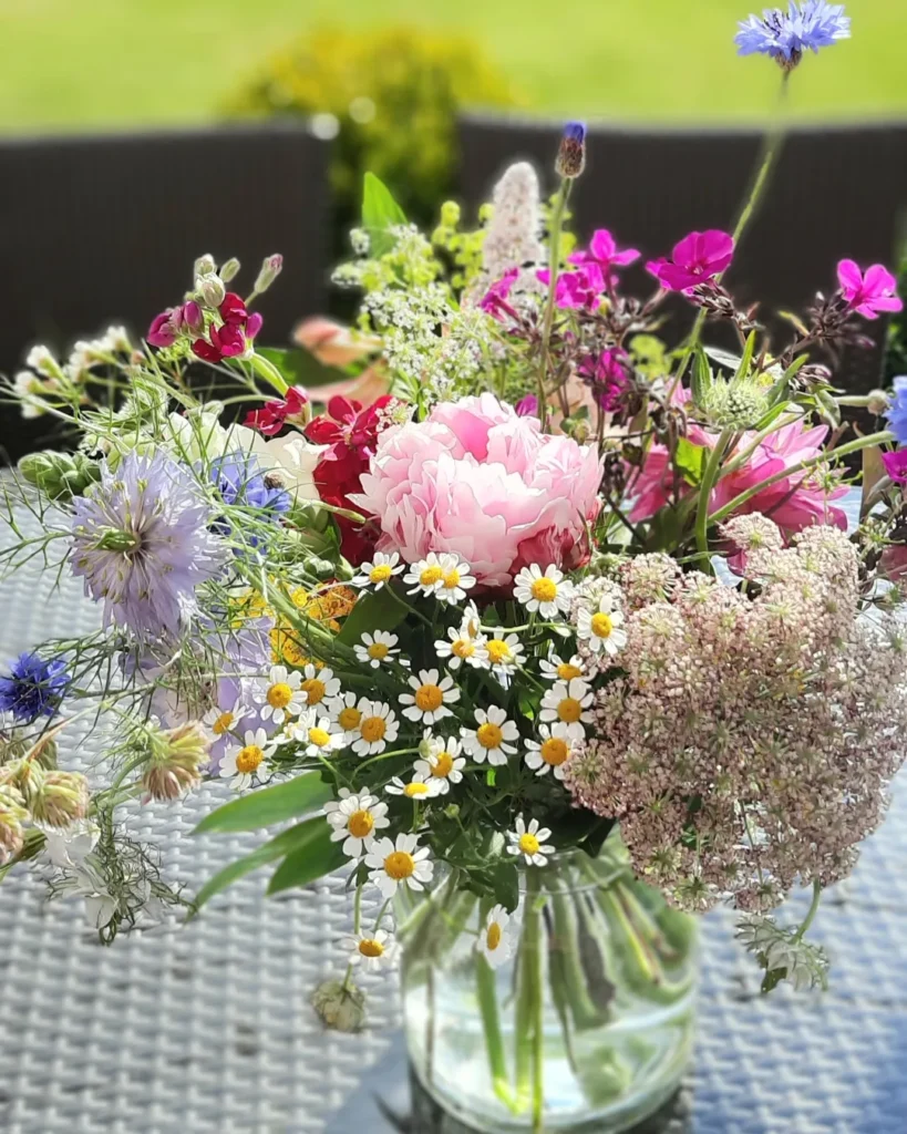 Summer natural flower vase arrangements 