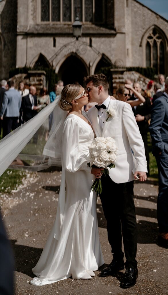 White Playa Blanca reflexed rose bridal bouquet. Elegant and modern